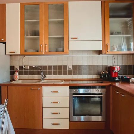 דירה Ellie's Hospitality אדסה