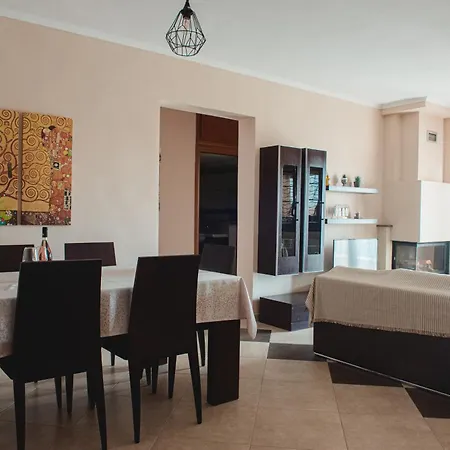 Ellie's Hospitality Apartman Édesza