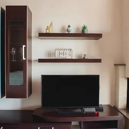 Ellie's Hospitality דירה אדסה